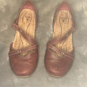 Ahnu burgundy Mary Jane shoes GUC size 8.5, EU 39